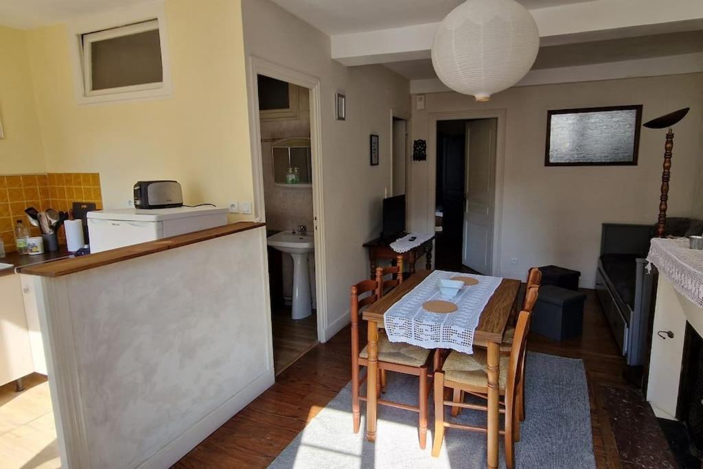 Appartement Dans Maison De Ville - 4 Personnes Oloron-Sainte-Marie Exterior photo