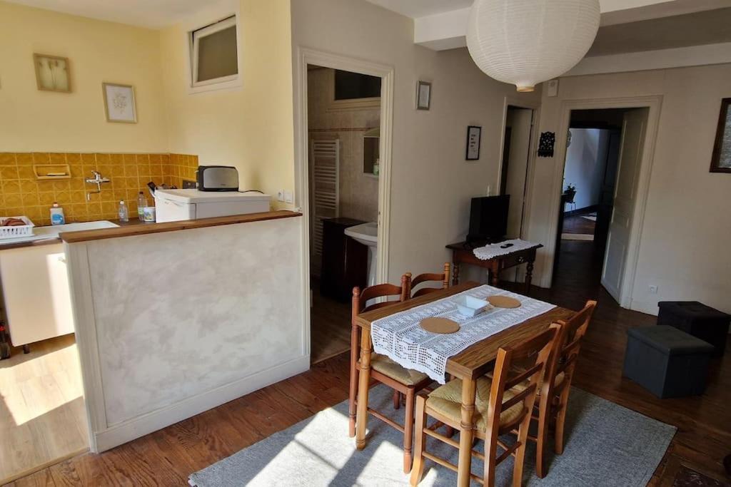 Appartement Dans Maison De Ville - 4 Personnes Oloron-Sainte-Marie Exterior photo