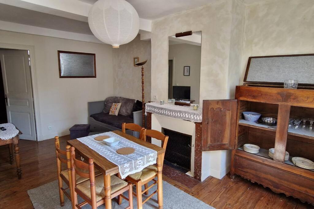 Appartement Dans Maison De Ville - 4 Personnes Oloron-Sainte-Marie Exterior photo